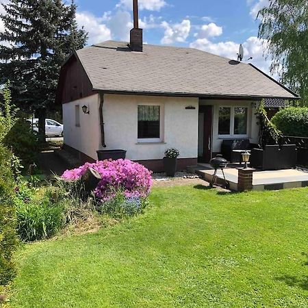 Gemuetlicher Bungalow In Cottbus - Sielow Exterior foto